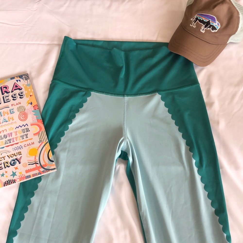Aerie Chill. Play. Move. 3/4 length leggings. XL